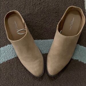 American Eagle Outfitters Tan Mules; size 8; EUC